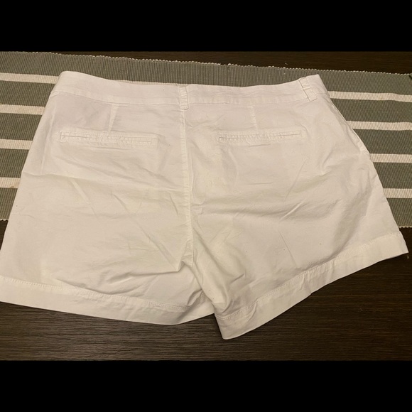 Old Navy white shorts - Picture 2 of 4
